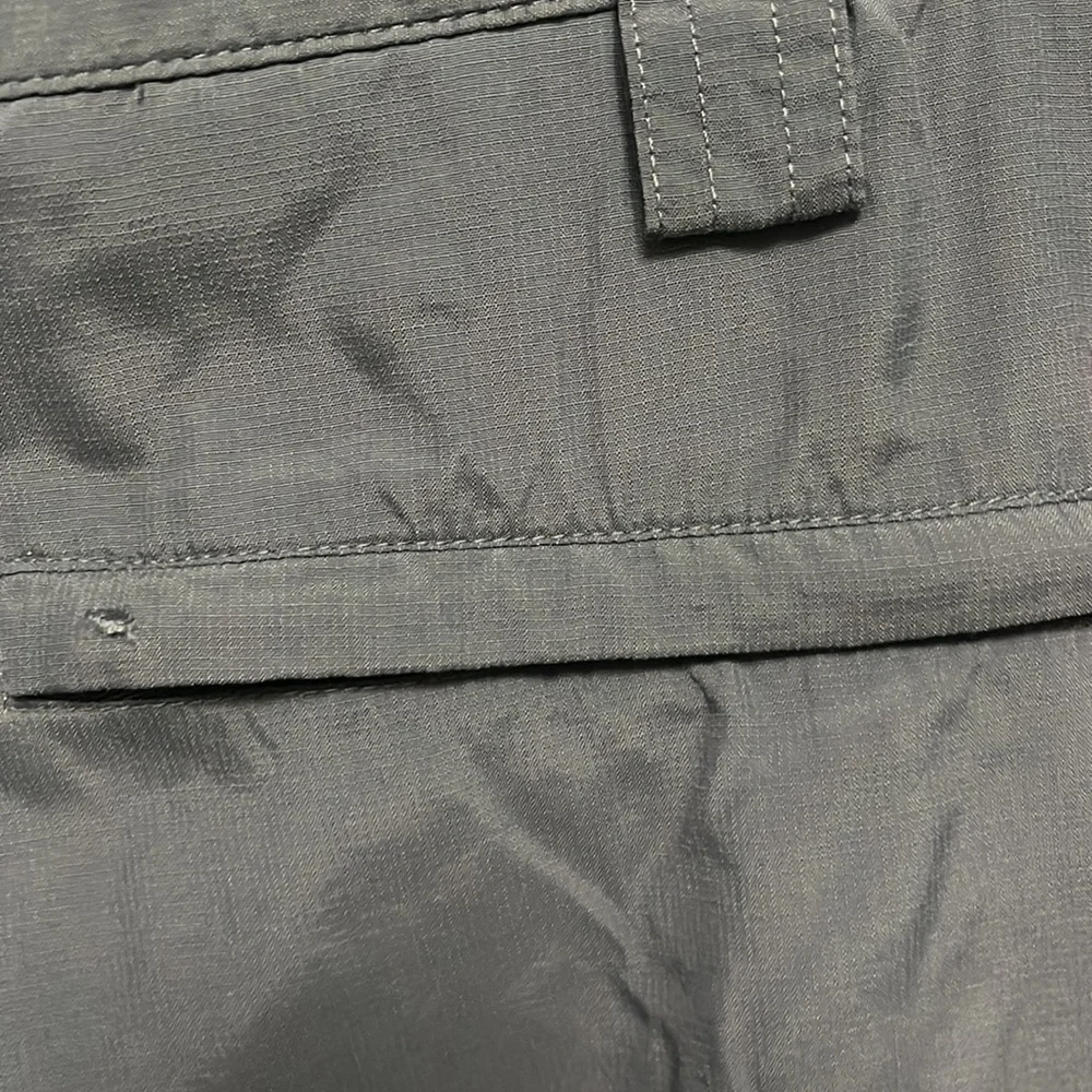 NORTH Face- dark gray nylon cargo shorts